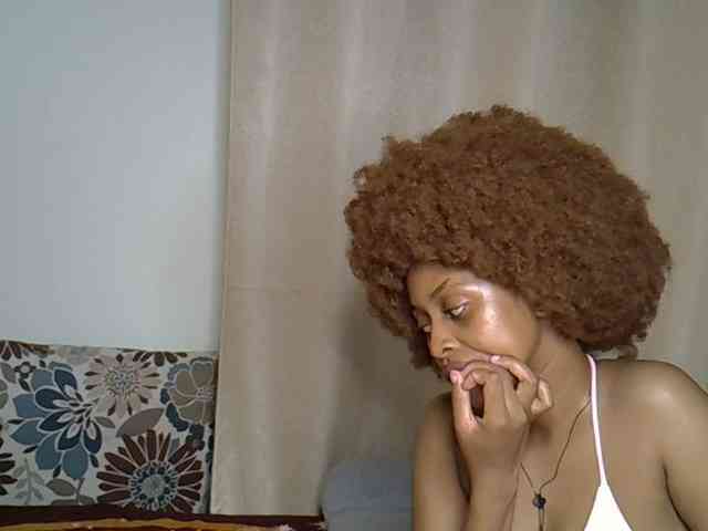 PetiteCaramel webcam