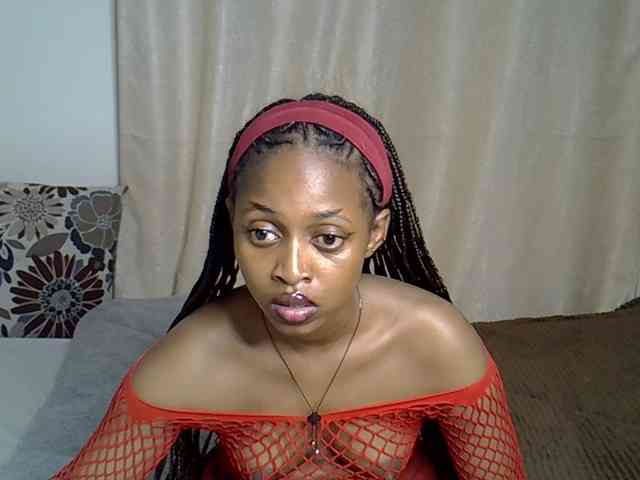 PetiteCaramel webcam