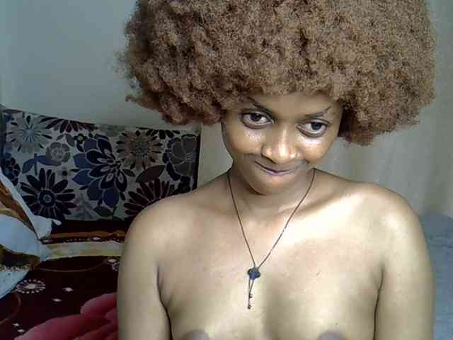 PetiteCaramel webcam