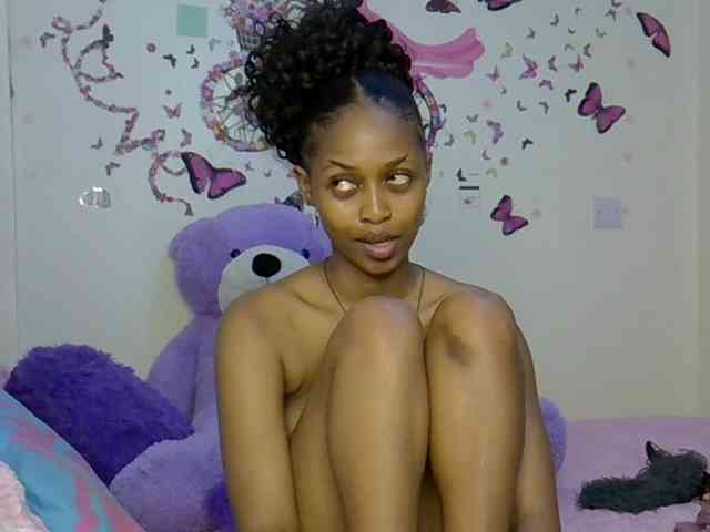 PetiteCaramel webcam