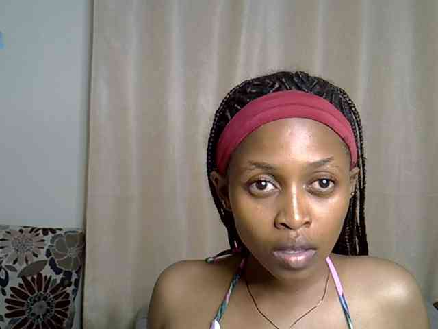 PetiteCaramel webcam