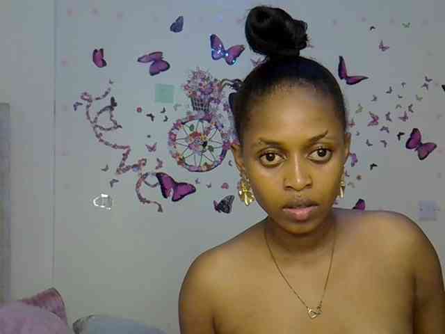 PetiteCaramel webcam