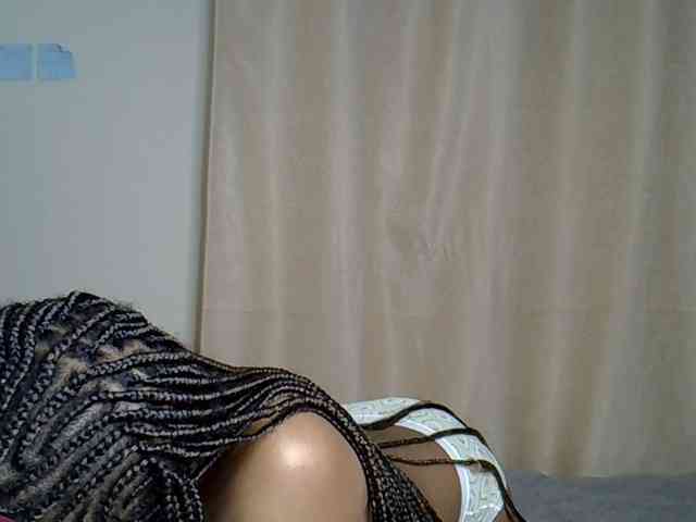 PetiteCaramel webcam
