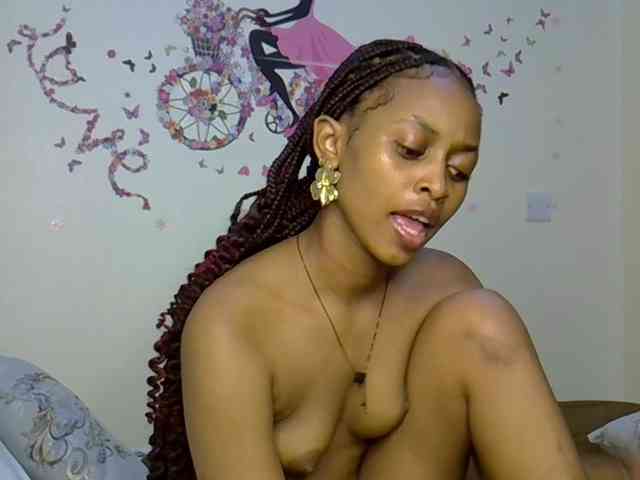 PetiteCaramel webcam