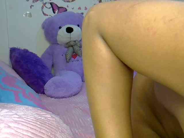 PetiteCaramel webcam