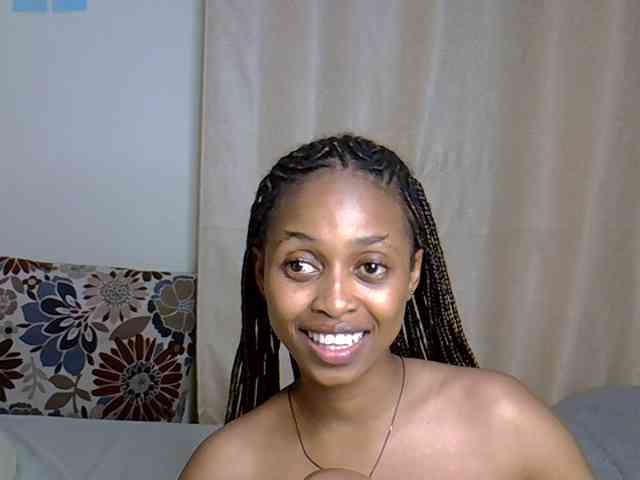 PetiteCaramel webcam