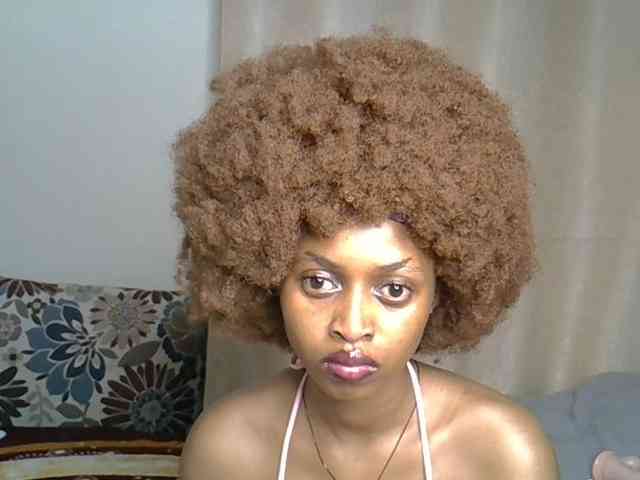 PetiteCaramel webcam