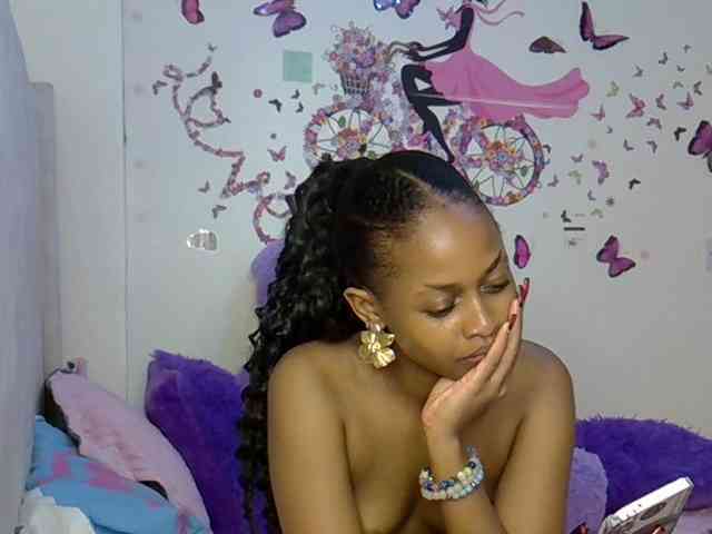 PetiteCaramel webcam