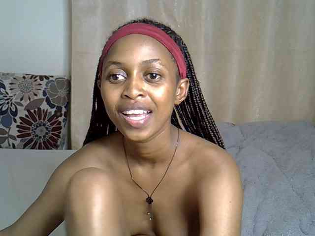 PetiteCaramel webcam