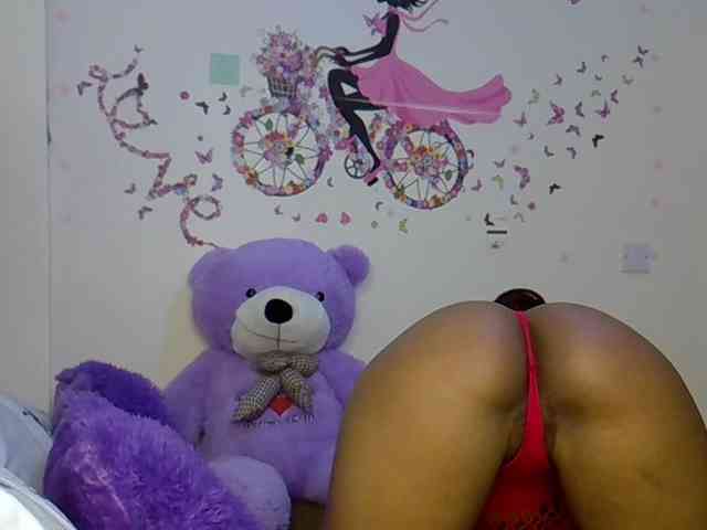 PetiteCaramel webcam