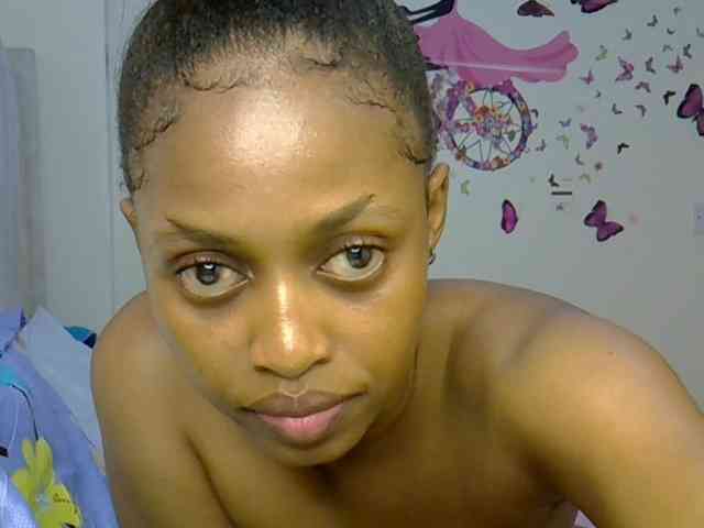 PetiteCaramel webcam