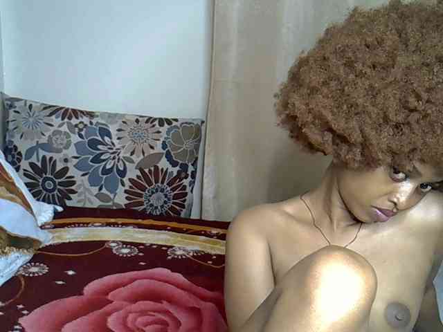 PetiteCaramel webcam