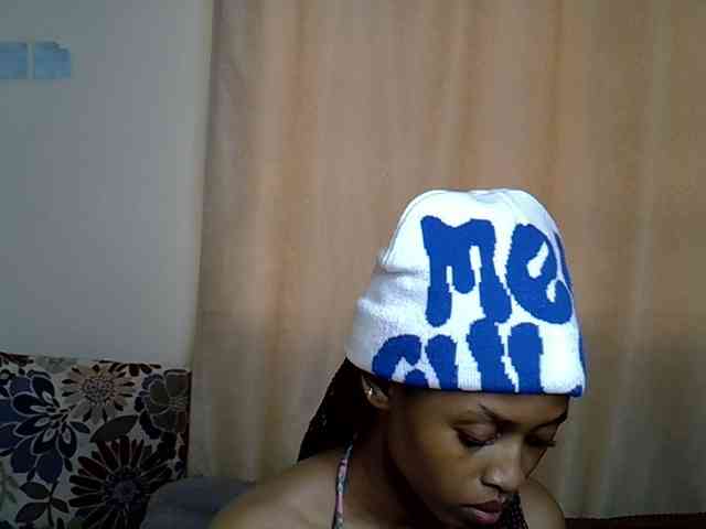 PetiteCaramel webcam