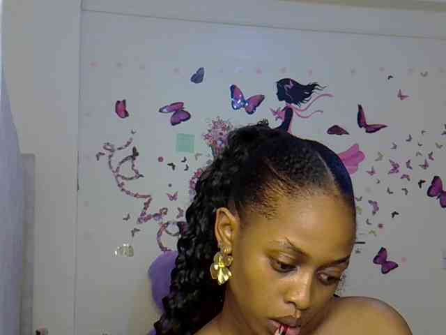 PetiteCaramel webcam