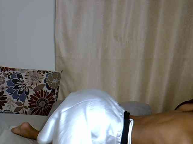 PetiteCaramel webcam