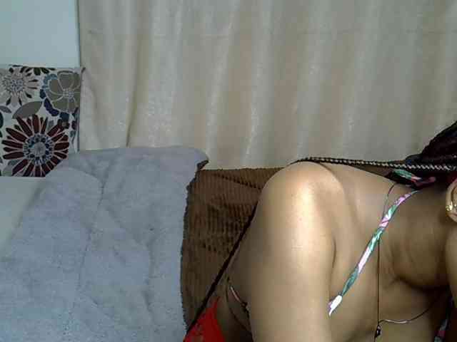 PetiteCaramel webcam