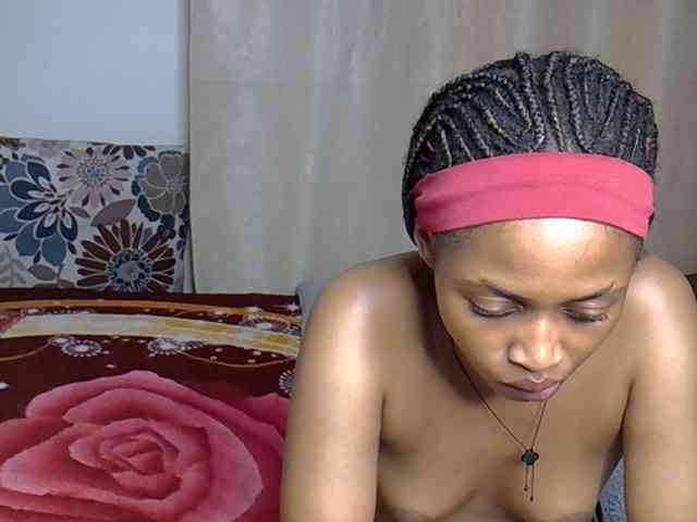 PetiteCaramel webcam