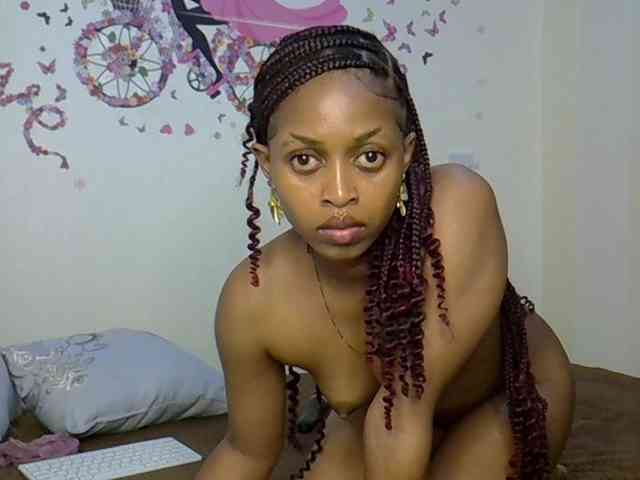 PetiteCaramel webcam