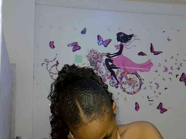 PetiteCaramel webcam