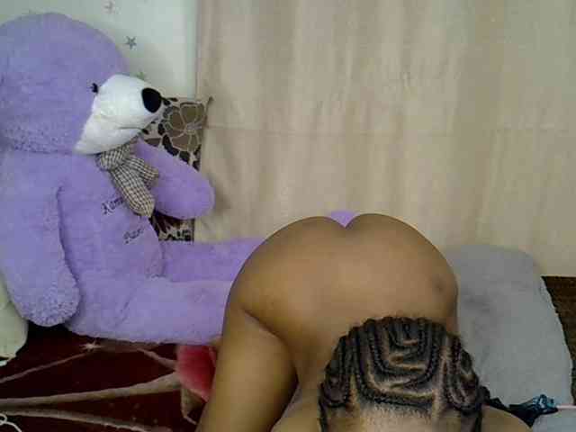 PetiteCaramel webcam