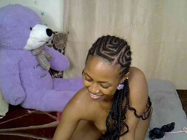 PetiteCaramel webcam