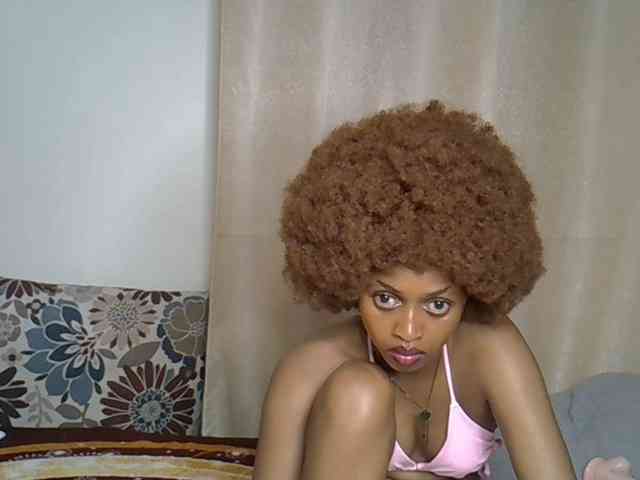 PetiteCaramel webcam