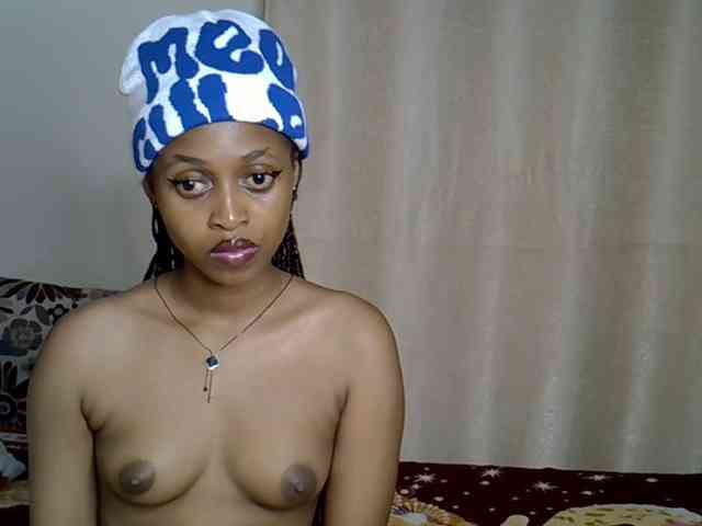 PetiteCaramel webcam