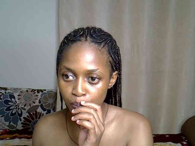 PetiteCaramel webcam