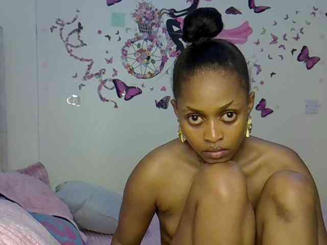 PetiteCaramel webcam