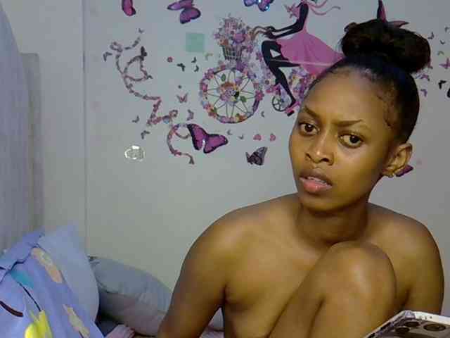 PetiteCaramel webcam