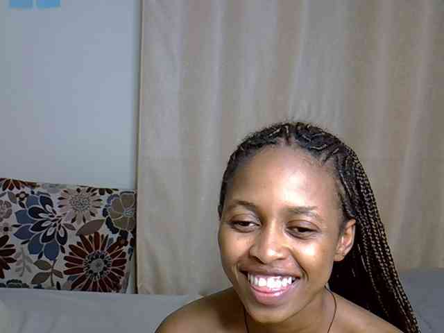 PetiteCaramel webcam