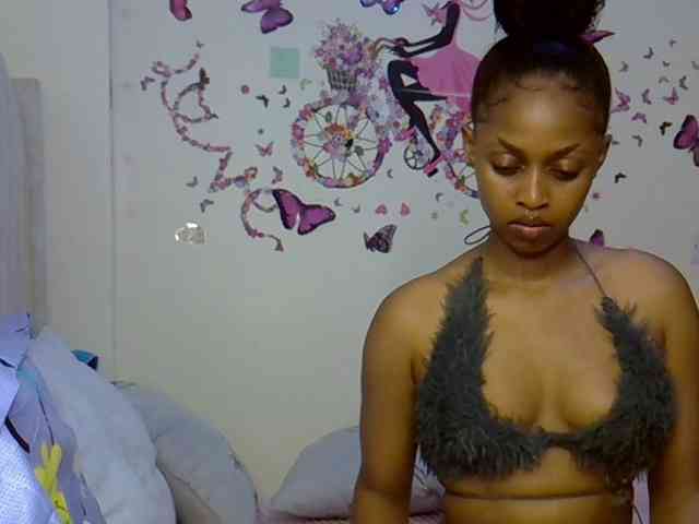 PetiteCaramel webcam