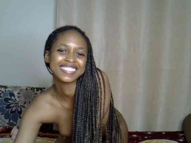 PetiteCaramel webcam