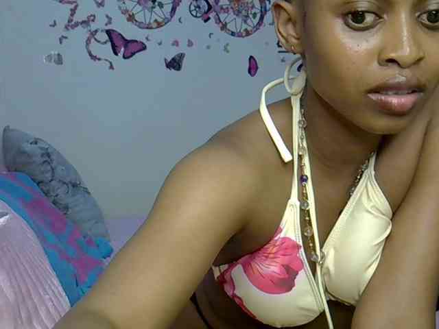 PetiteCaramel webcam