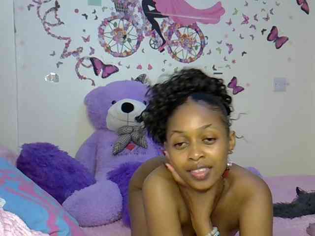 PetiteCaramel webcam