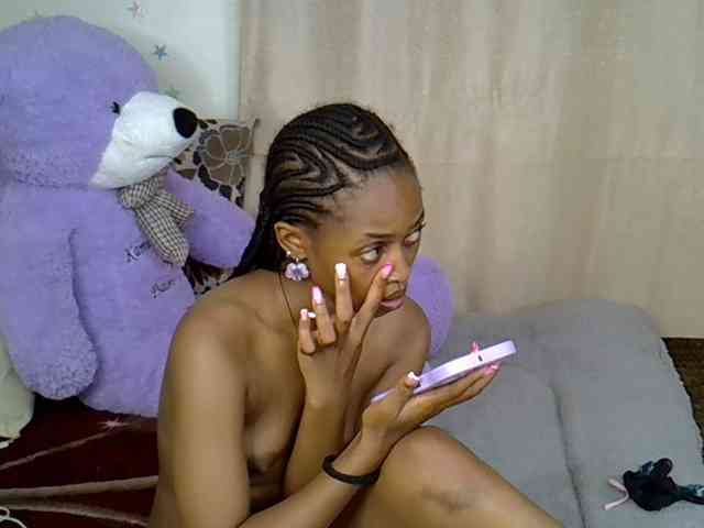 PetiteCaramel webcam