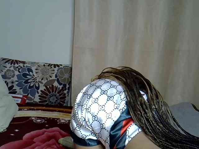 PetiteCaramel webcam