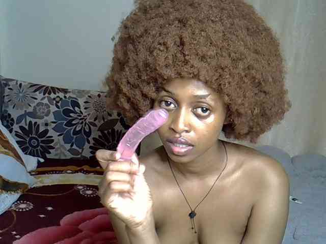 PetiteCaramel webcam