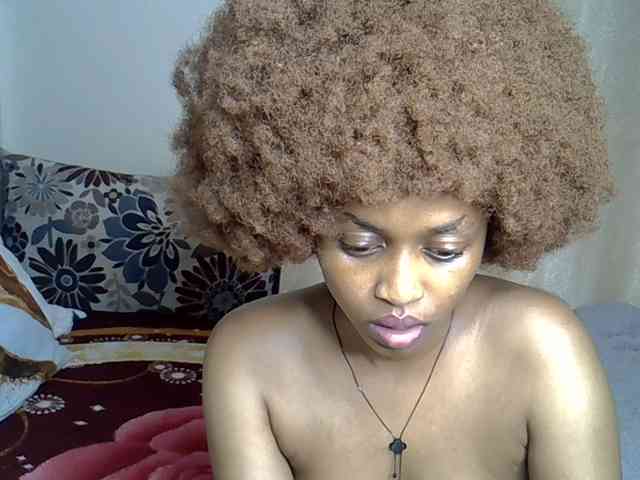 PetiteCaramel webcam