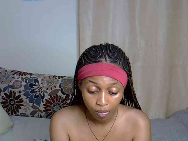 PetiteCaramel Live Webcam on BongaCams