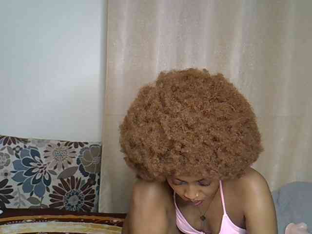 PetiteCaramel webcam