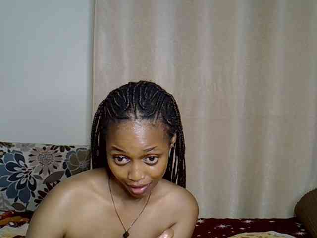 PetiteCaramel webcam