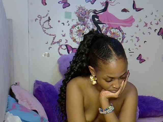 PetiteCaramel webcam