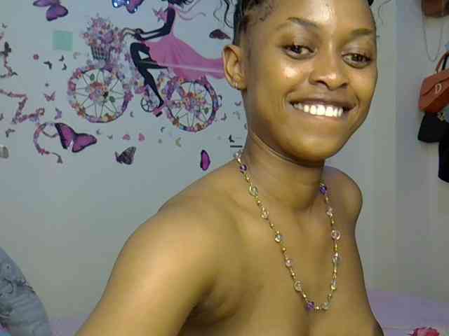 PetiteCaramel webcam