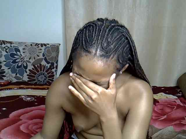 PetiteCaramel webcam