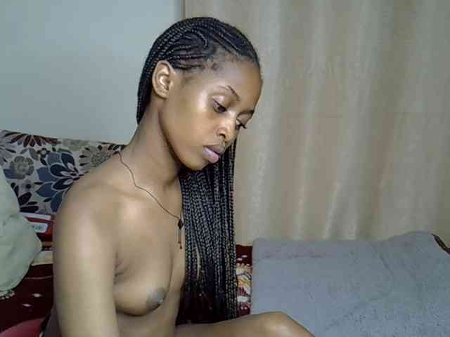 PetiteCaramel webcam