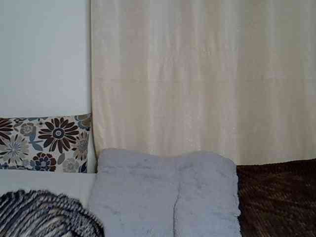 PetiteCaramel webcam