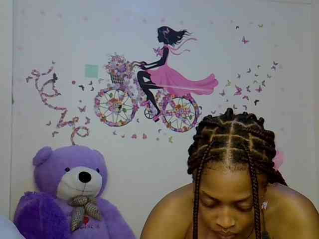 PetiteCaramel webcam