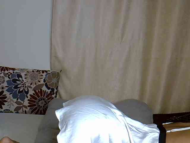 PetiteCaramel webcam