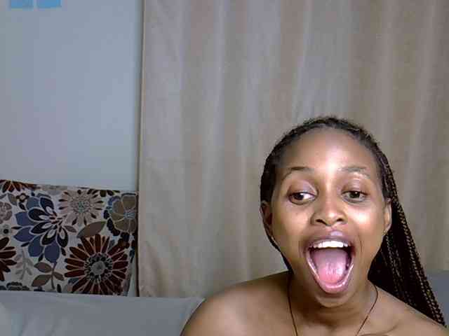 PetiteCaramel webcam